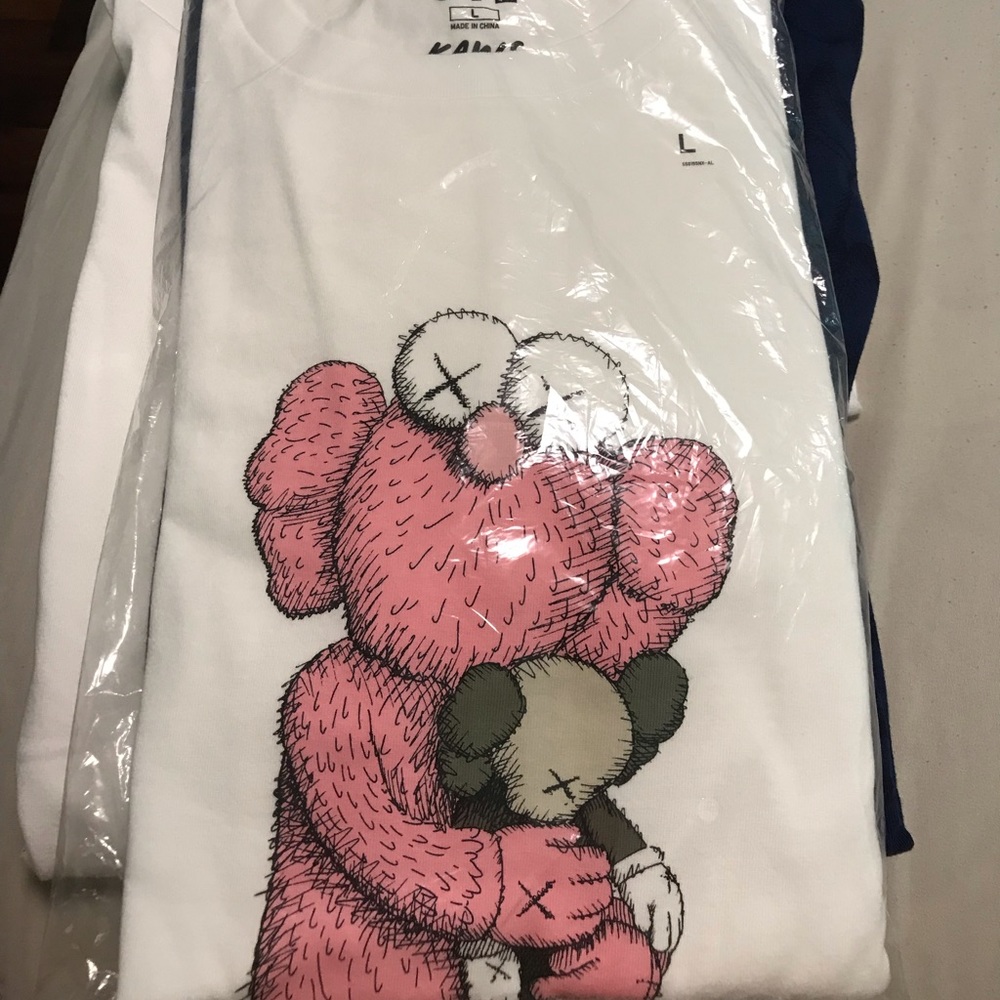 Uniqlo x kaws kaws pink bff tee